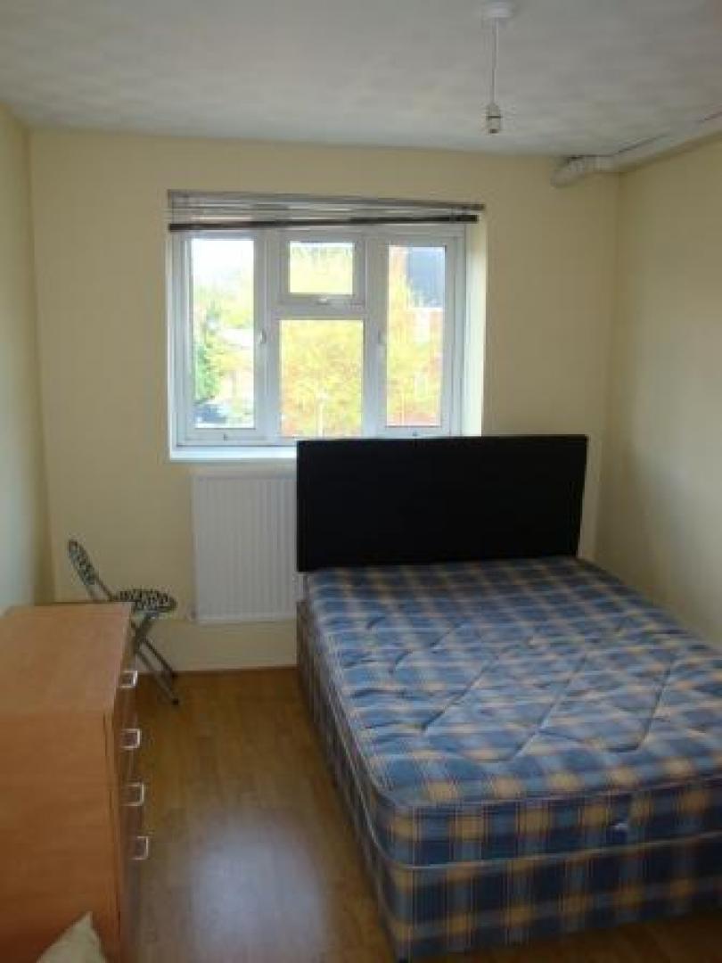 			3 Bedroom, 1 bath, 1 reception Flat			 Elmfield Road, FINCHLEY